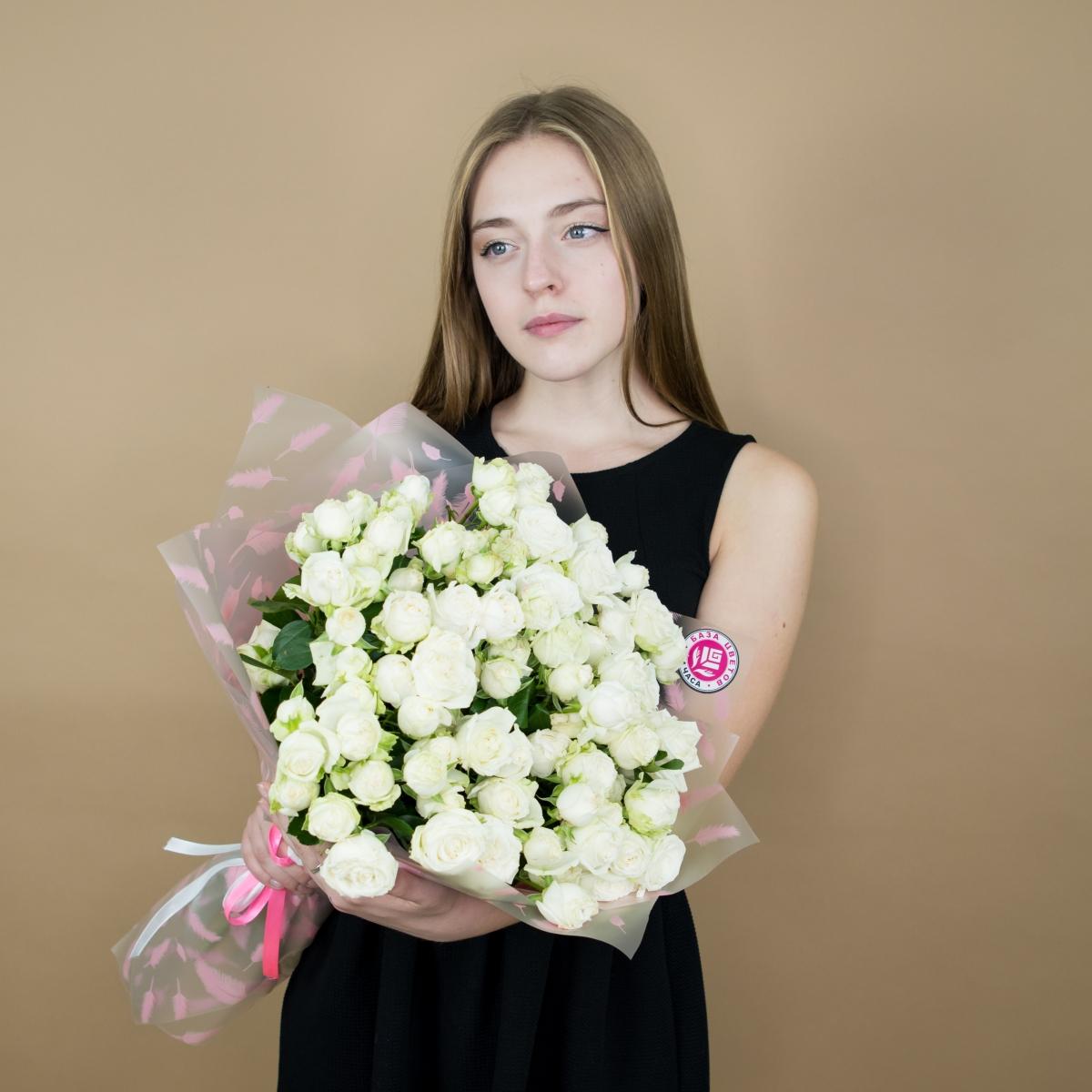 Розы кустовые белые артикул  696kir