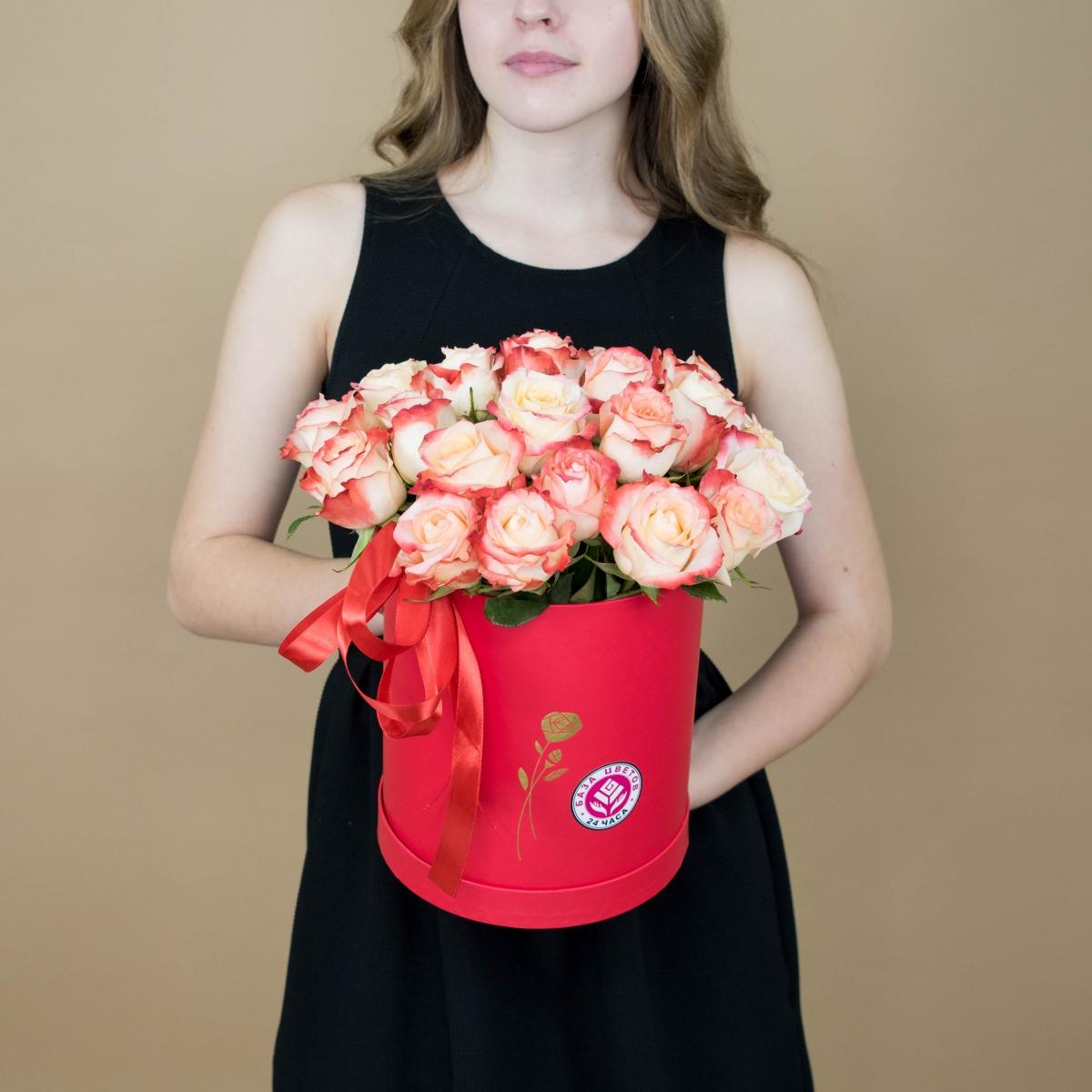 Розы красно-белые в шляпной коробке (articul: 754krv)