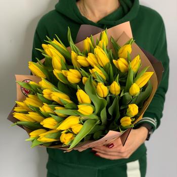 Тюльпаны желтые 51 шт (код  24592ki)