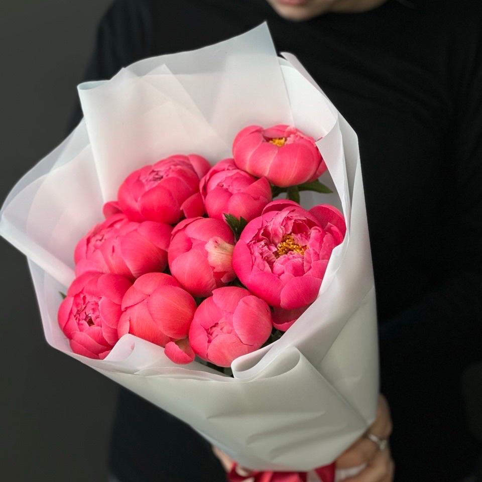 Букет с пионами 9 шт код  28710